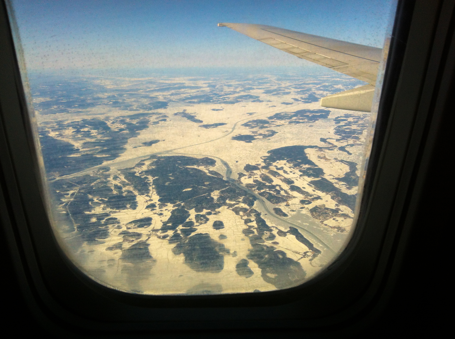 Winterbild aus dem Flugzeugfenster