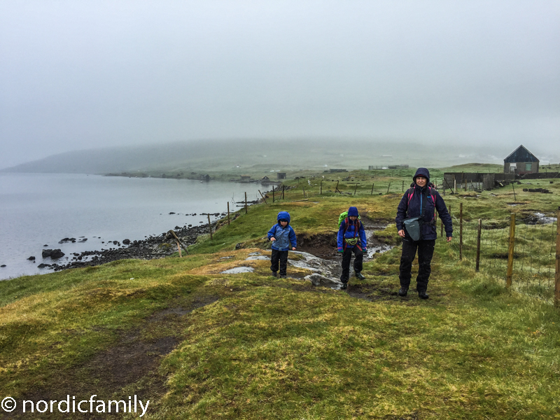 faroer mit familie vagar wanderung