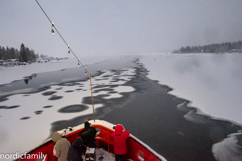 Arctic Explorer Icebreaker FAhrt
