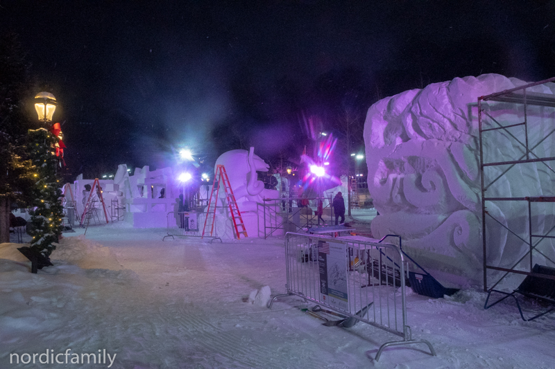 Nacht beim Snowsculpting in Breckenridge