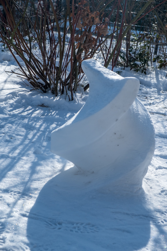 Schneeskulpturen in Potsdam verdreht