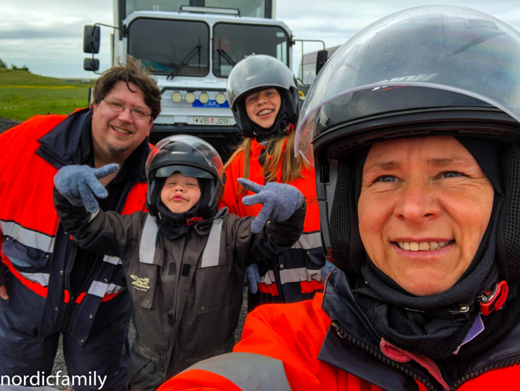 Icelandic Mountain Guides Schneemobiltour