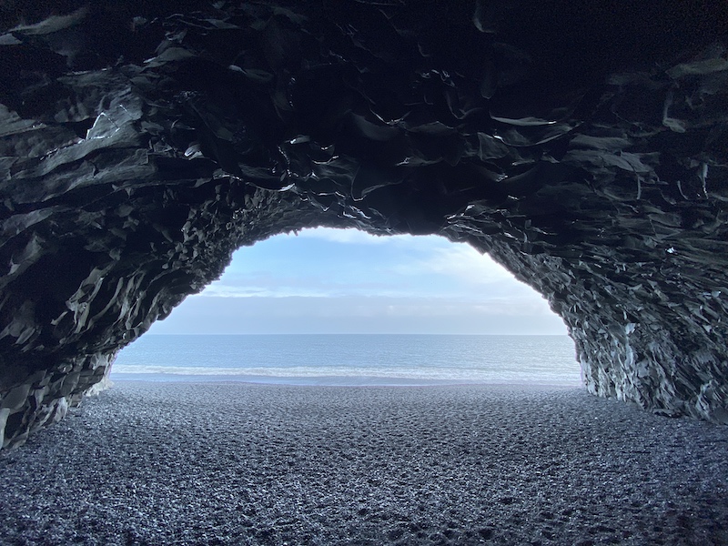 Höhle am Black Beach