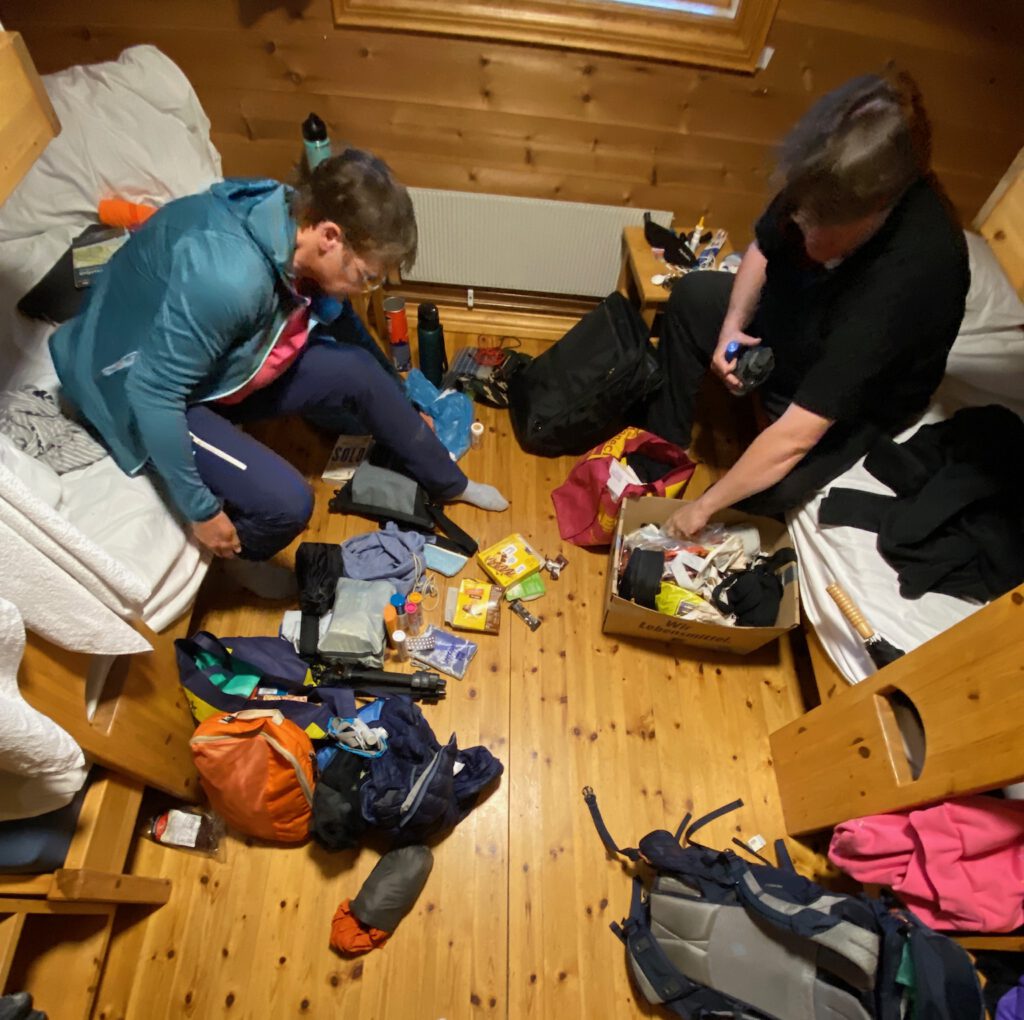 Packen für die Familienwanderung in Norwegen
