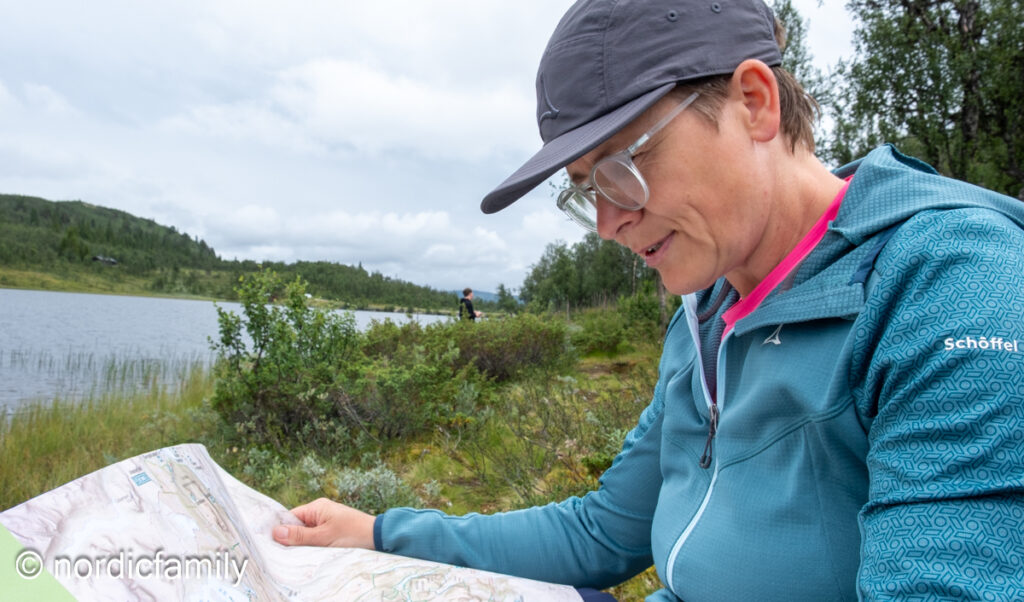 Familienwanderung in Norwegen mit App und Karte