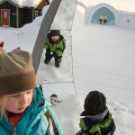 Spiegelkunst auf dem Icehotelgelände