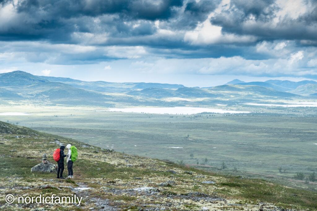 Familienwanderung in Norwegen mit Weitsicht