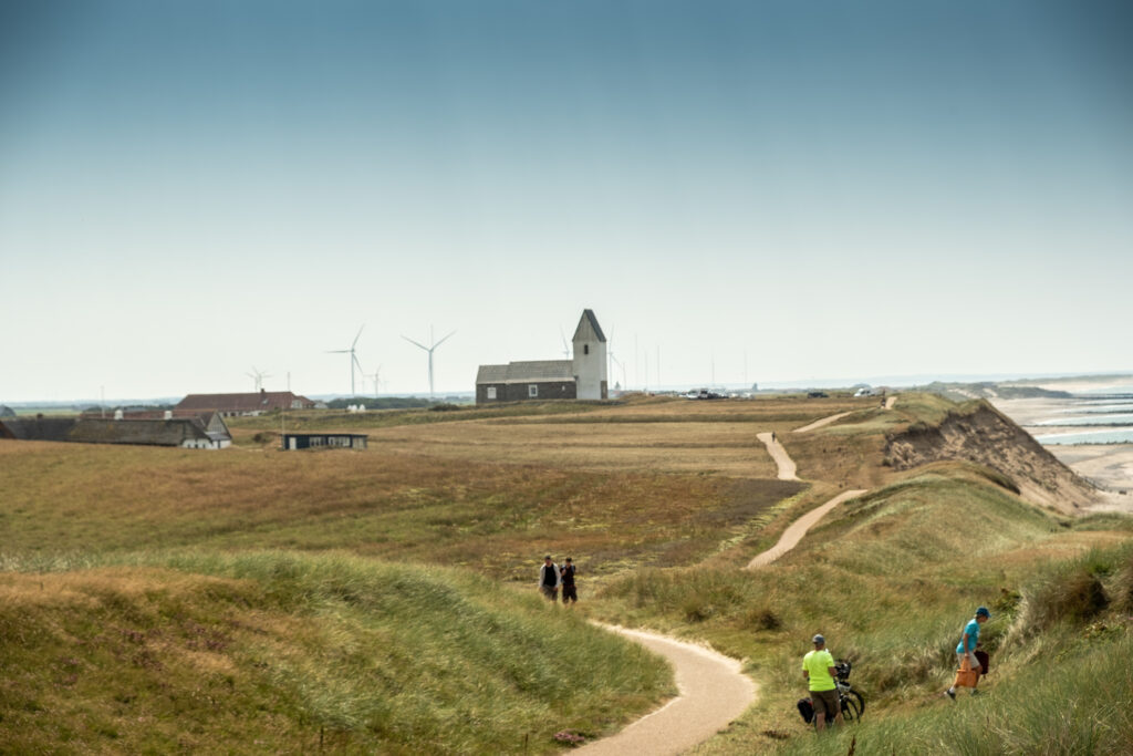 Nordsee Camino mit Teenagern Kirche